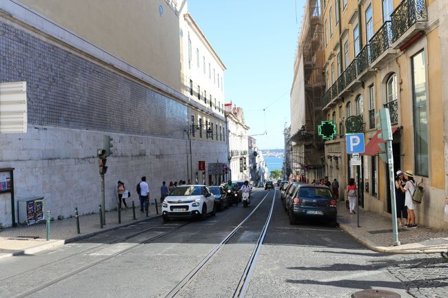 なんか堅苦しい感じのしない雰囲気♪<br />緊張感はないかな(笑)<br />あまり使いたくない表現だけど、懐かしいサウダージを感じる街。<br /><br />モダンでもなく、重厚という訳でもなく、洗練されている訳でもなく、なんというか良い雰囲気。