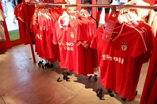 真っ赤なホームのシャツがかっちょええ人ﾟ∀ﾟ*)ﾜｰｲ♪