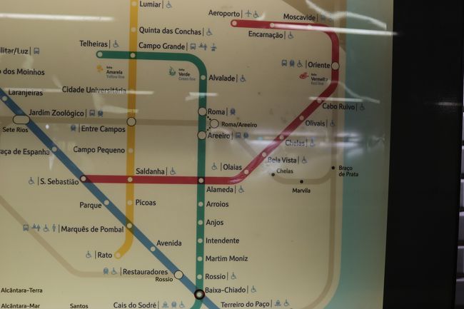 赤、青、緑、黄色と４つの路線。<br />観光客にはこれくらいで丁度良い。<br />東京の地下鉄なんて、なんの罰ゲームかと思うよ♪<br />ドラクエのダンジョンかよ(*`Д')と。<br />あんなの観光客はおろか、神奈川県民も無理だべ。