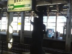 8時36分、越後湯沢駅。
外国人観光客が大勢乗り込んできました。