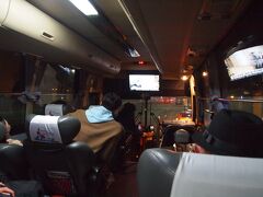 翌朝、５時07分ホテル前発の仁川空港行きリムジンバスに乗る。

チケットは、前日にホテルで購入済み。

バス内でもチケットを購入することが出来てクレジットカードも使える。