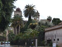 San Giovanni degli Eremiti(サン ジョヴァンニ デリ エレミティ教会)
入館料：6ユーロ

王宮からすぐの教会です。ここだけ見るとヨーロッパには見えません…