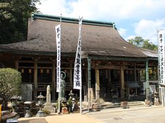 那智山青岸渡寺。仁徳天皇の時代に開基という。現行の建物は、豊臣秀吉の寄進らしい。