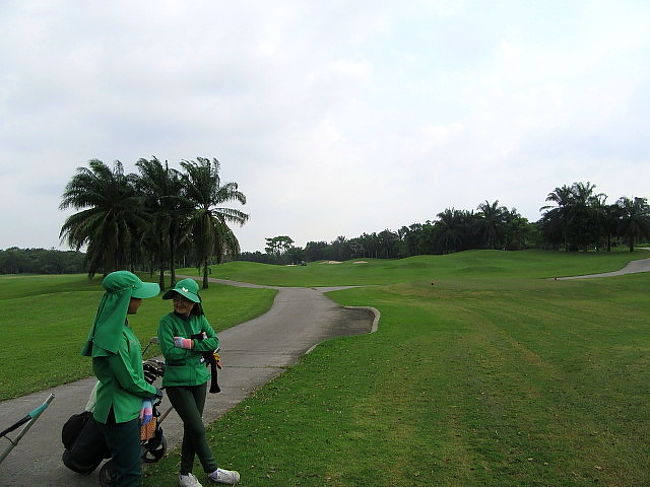 GREENWOOD Golf Club<br />３人で歩きは２人