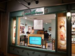 満腹になり、ホテルに戻る途中に、ホノルルクッキーを購入に。お店はワイキキにたくさんあるのですが、ホテルに一番近い、マリオット店に立ち寄りました。