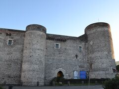 Civic Museum at the Castello Ursino(ウルシーノ城)

中が市立博物館・美術館になっています。