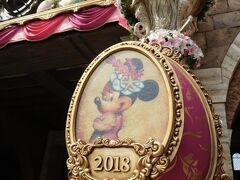 今年のイースターデコは全体的に濃いピンクですね☆

昨年は黄色がメインでした。

旅行記はコチラ⇒２０１７【年パス日記】その９　どっちがメイン！？ファッショナブルイースターとMOËTのロゼ～リドアイル編～https://4travel.jp/travelogue/11232046