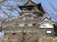 室町時代の天文6年(1537年)に建てられた名城犬山城。天守閣は現存する日本最古の様式。