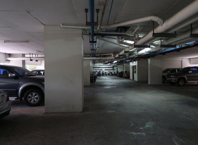 コンドー2階の駐車場