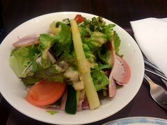 １５時過ぎ。
羽田空港へ戻ってきて先ずは食事。

ヨシカミのハムサラダ。