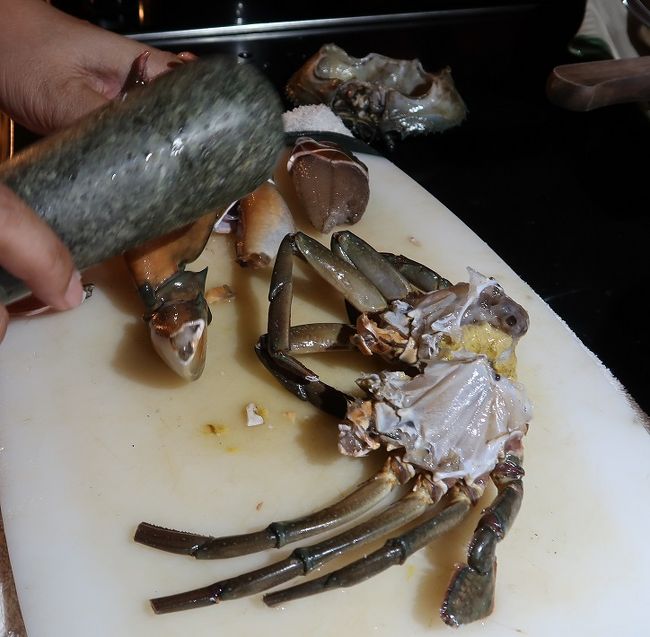 もう一匹の少し小型の蟹は実がギッシリ詰まっていました。