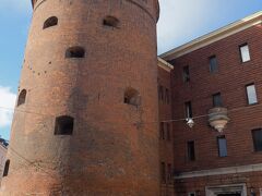 続いて中世から残る火薬塔へ。こちら内部は戦争博物館になっているので入場。