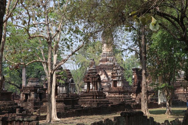 なぜ歩きなの？<br />乗ってきた車が反対側にて待機 <br />時間効率も 良しですね