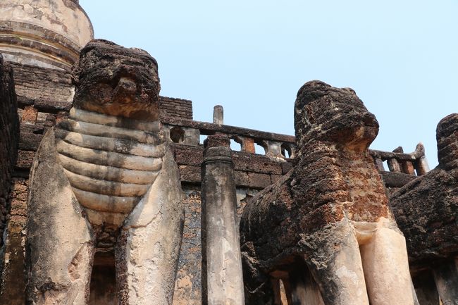 基礎の石 軽石が露出