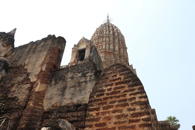 中央の入り口まで登ります