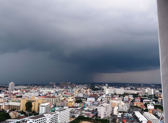 3月31日　14：11　また黒雲がやってきた。