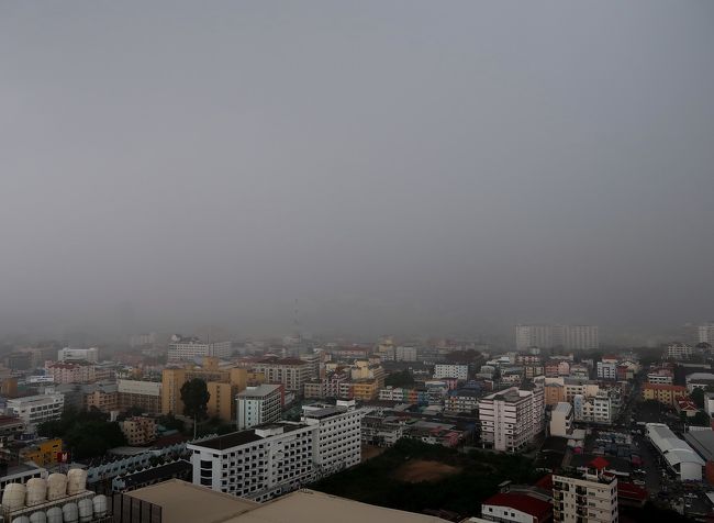 やがてパタヤ市内は横殴りの風と共に雨が降ってきたが短時間だったので冠水はしなかったようだ。