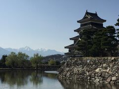 松本でもチャリを借り、松本城へ！桜はないけど、ポカポカ天気で気持ちよかったです。