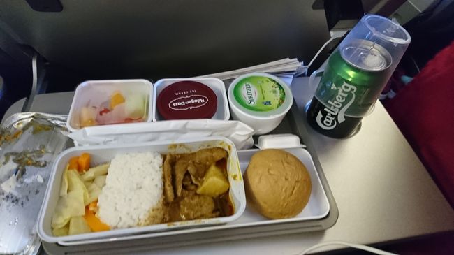 ＣＸ７０１ HKG-BKK<br />さすがにこれも肉だけ食べてすぐ蓋しちゃいました。