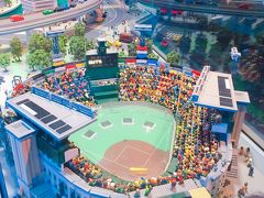 これは甲子園球場だよね。　球場の大きさに対して、一人一人の観客の数が大きいですが(笑)、超満席状態です!