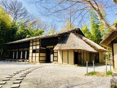 旧新井家住宅
250年以上前のものらしいですが、よく手入れされてました
