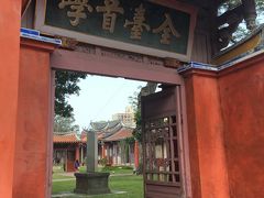 台南孔子廓　観光客は少なめですが、中国人ツアー多いです　この門を入るのは無料ですが、メインの場所入館料は50元
