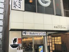 東京・銀座【俺のBakery&Cafe】

2017年10月1日にオープンした【俺のベーカリー&カフェ】銀座店
（松屋銀座裏）の写真。

2階建ての建物です。2階にカフェスペースがあります。

俺のイタリアン、俺のフレンチ、俺のスパニッシュ、俺の割烹、
俺のだし、俺のやきとり、俺の焼肉などを展開する「俺の」シリーズの
ベーカリーショップです。恵比寿店は何度かブログに載せました。 

＜営業時間＞
9:00~21:00(カフェのラストオーダーは20:00)

https://www.instagram.com/oreno_series/