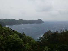 西側の海です。
台風の影響か、厚い雲に、物凄い風です。