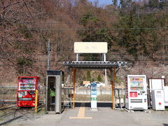 まず最初に降り立ったのは、一番の目的地、桜の駅で有名な寿駅！めでたい名前の駅だけど私を悲しみのどん底に落としたのは…。