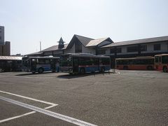 鎌倉駅です。
じつは鎌倉駅のこちらがに来たのは今回が初めてでした。
そうです、これから向かう鶴岡八幡宮に電車で来たのが初めてだったのです。
