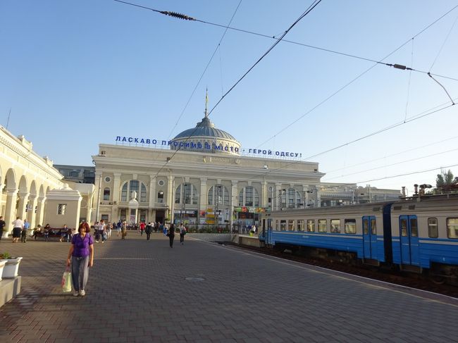 まずは観光の起点オデッサ駅に来ました。駅本屋からではなく、側面からの入場です。