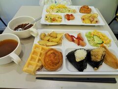 沖縄県庁近くのコンフォートホテルに宿泊。
朝食は無料バイキングです。