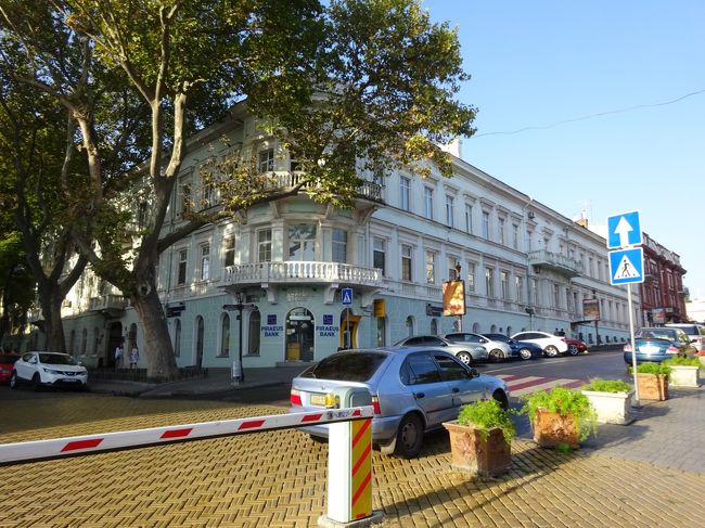 こちらの建物も淡い色合いで様式もヨーロピアンで私好みです。