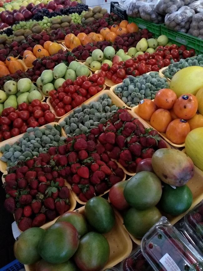 生のアーモンド、<br />初めて見たし、<br />食して、酸味がありーの感想。