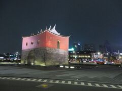 台北市内に入ってから渋滞にかかり時間がかかりましたが、
なんとかホテルまで戻ってくることができました。