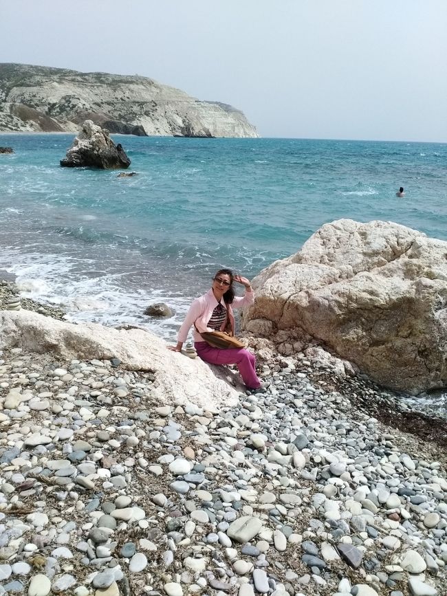 泳いでいる<br />観光客がおられましたが、<br />足を海に入れてビックリ、<br />まだ冷たいわ(≧ω≦)