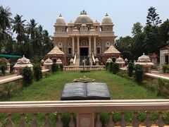 こちら、ヒンズー寺院の「Sri Ramakrishna Math」
なかなか美しい建築です！