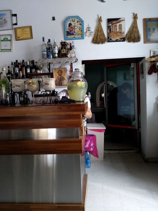 北キプロスが、トルコ領、<br />南キプロスがギリシャ領で、<br />現地ガイドさんのお話しを聞けば、<br />30年程前に突然の出来事だったようで、<br />複雑な気持ちになりました。<br />しかし、島民は皆さん穏やかで、<br />優しい感じの人達。<br />ツアーで知り合った二人の素敵な女性のお陰で、<br />楽しく旅が出来たことも、何よりです。<br />また会える日がくることを<br />心より願っております（*'‐'*)♪<br />