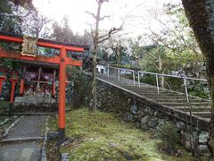 その隣にあった岩屋寺。
こちらもこの石段を見た時点で体力の限界、
最終目的地の大石神社へ向かう事にします。