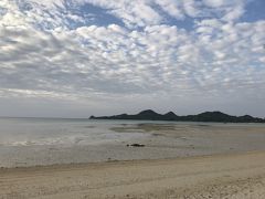 底地ビーチまで歩いていけるので行って見ましたが干潮でした。