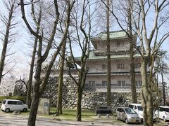 10:10　桜は十分に見たので、次はそぐ横にある富山城へ行ってみます。