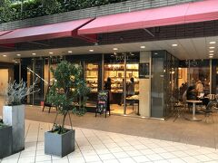 喉が渇いたので【PAUL（ポール）】六本木一丁目店でお茶をします。