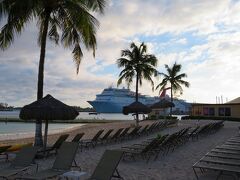 昨日と違うクルーズ船が停泊しています。

カーニバル イレーション（Carnival Elation）
（全長 261.0m、客室数は1,026室、旅客定員 2,130人、乗組員920人）