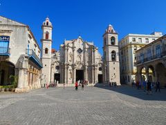 サンクリストバル大聖堂（Catedral de San Crist）
右の塔には、重さ7tの鐘が吊り下げられているそうです。