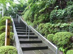 明々庵

中には入らなかったけど、不昧公こと松平藩7代藩主・松平治郷によって作られたという茶室があるらしい