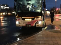 予定より20分早着の5：55に出雲市駅に到着します。

松江駅　05：03発
　　　　05：06着
高速宍道　05：26（通過）
斐川インター　05：36（通過）
出雲市駅　05：55着
　
き家0607 350
0637 コーヒータバコ
出雲市0640
