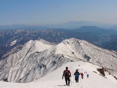 下山はその名の通り、本当に下るだけ。

登る時は障害となったズルズルと滑る雪も、下りではうまく利用すればスピードアップの手助けとなり、下りに要した時間は1時間半だった。
