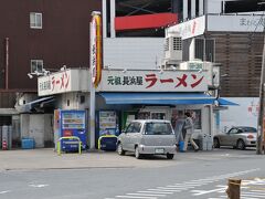 お昼はコチラで頂きます。