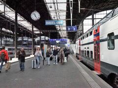 ラインフェルデンから15分ほどで、スイス国鉄のバーゼル駅に到着。