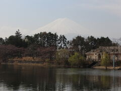 富士山は、霞んでいました。